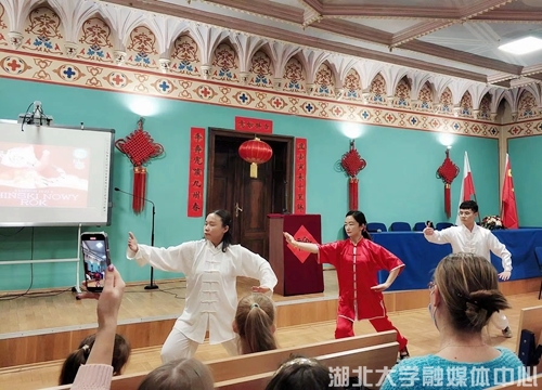 http://www.hubu.edu.cn/__local/E/51/B7/79F7FD291FBE7C522236A0E1C45_B2470811_2C4BF.jpg